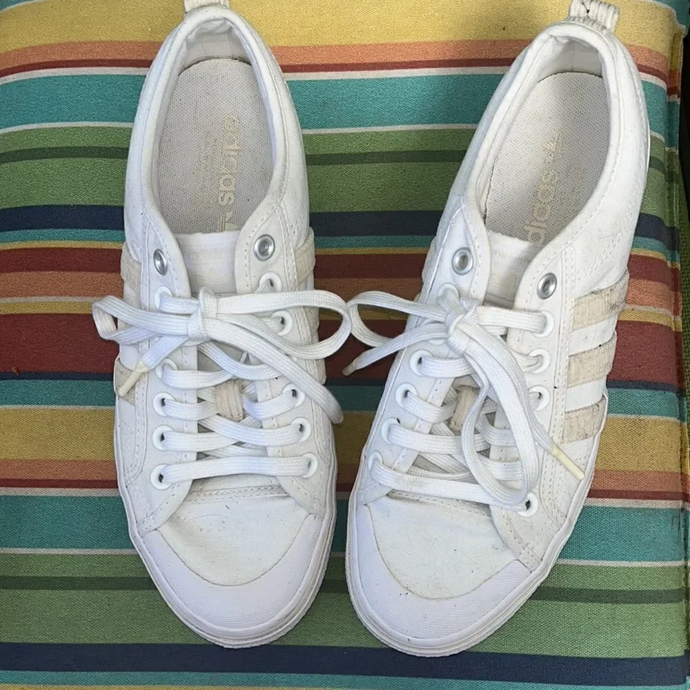 EXCELLENT CONDITION WOMEN’S 11 ADIDAS WHITE/CREAM  NIZZA PLATFORM SHOES